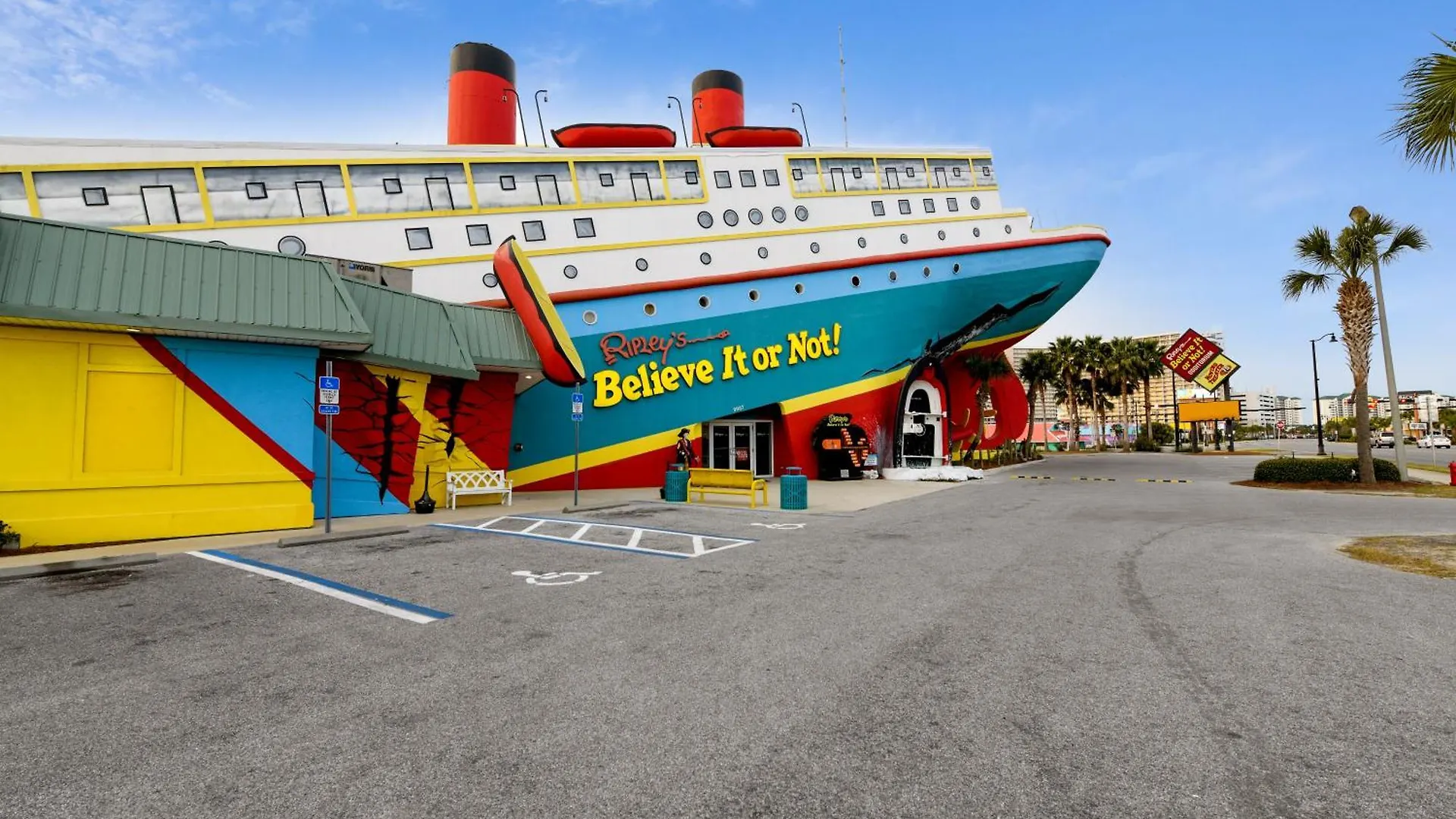Laketown Wharf Resort #1518 By Book That Condo Panama City Beach 0*,
